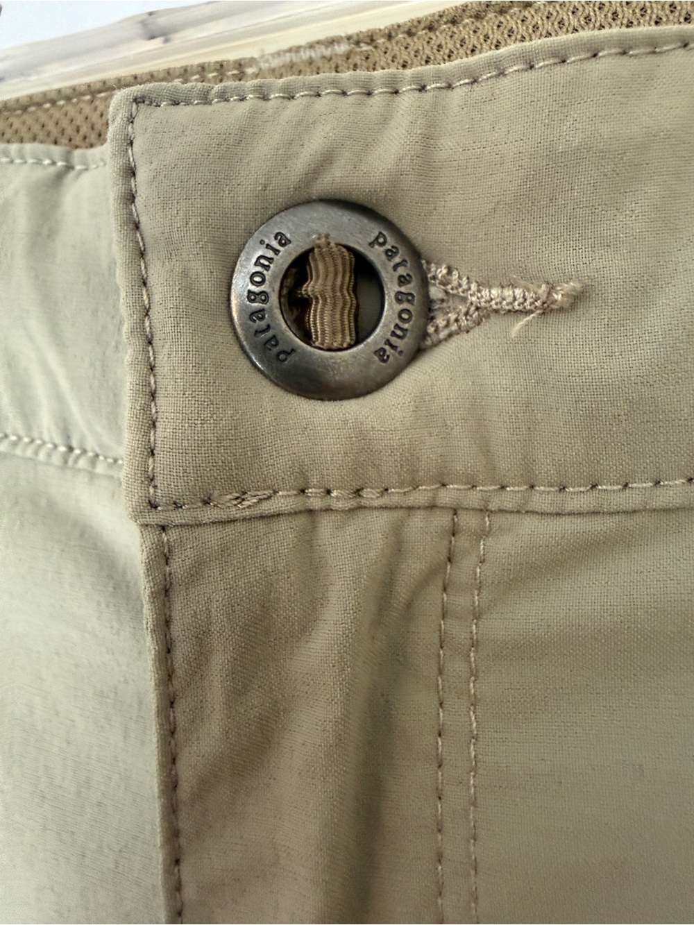 Patagonia Women's Tan Quandry Shorts 5”. Interior sizer. Stretchy & Comfy. Sz 8 - Picture 4 of 10